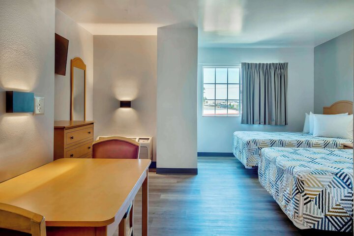 Room 17 of 39