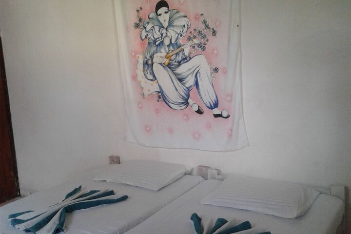 Room 3 of 8