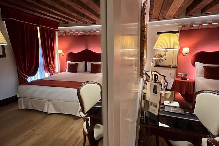 Room 104 of 290