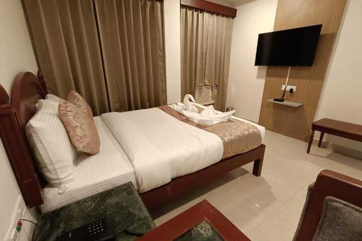 Room 7 of 28