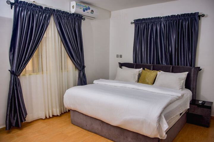 Room 10 of 38
