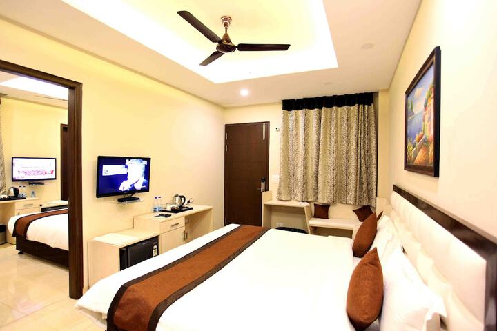 Room 32 of 60