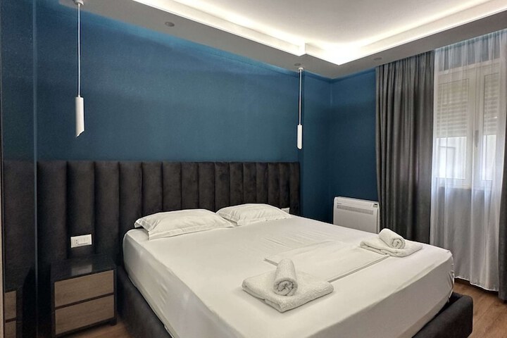Room 2 of 35