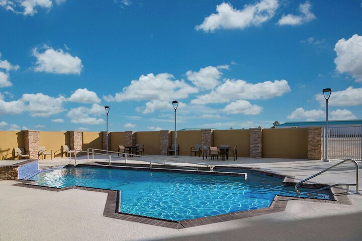 Pool 13 of 26