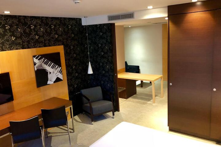 Room 10 of 50
