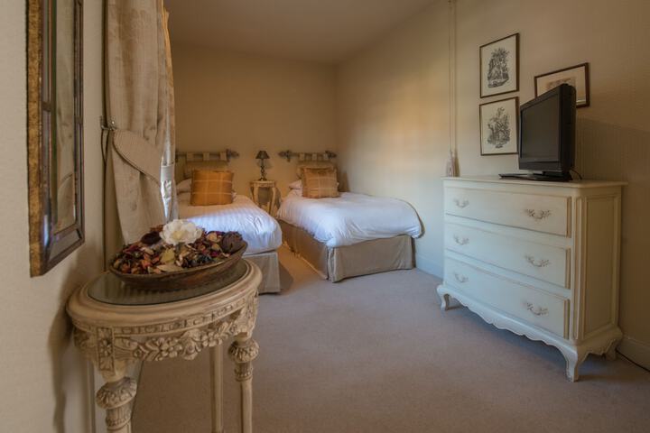 Room 45 of 157
