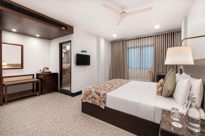 Room 10 of 37