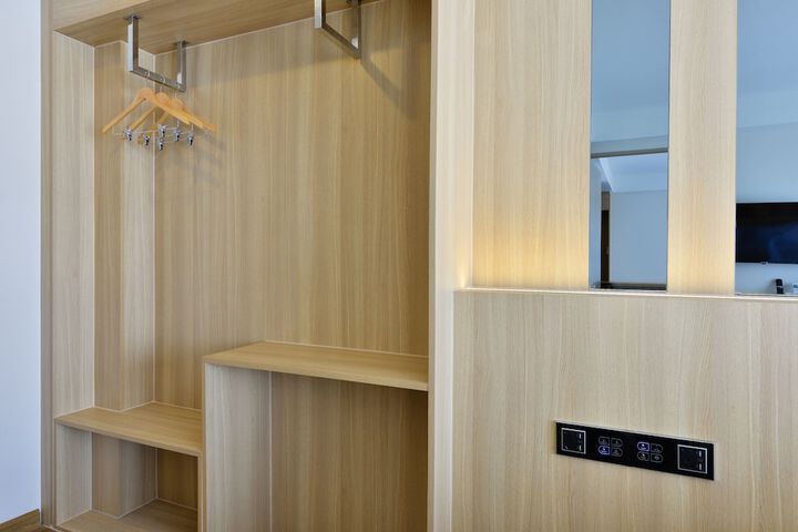 Room 15 of 43