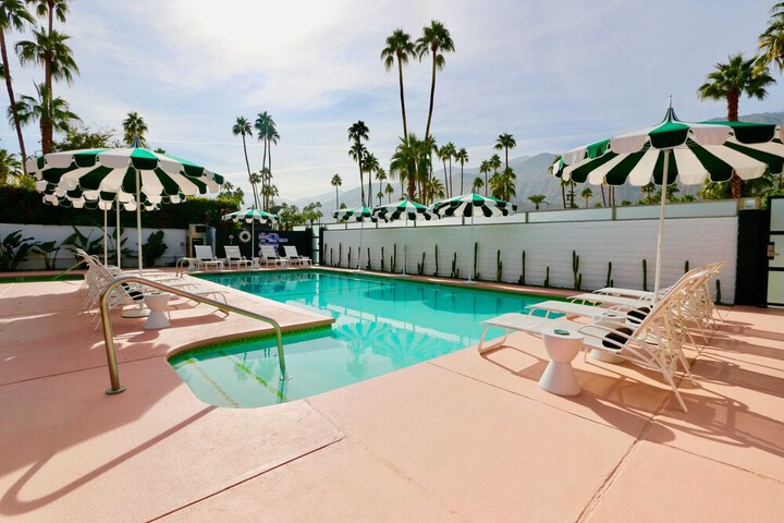 Pool 13 of 21