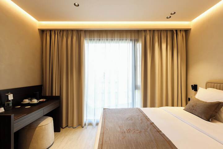 Room 4 of 63
