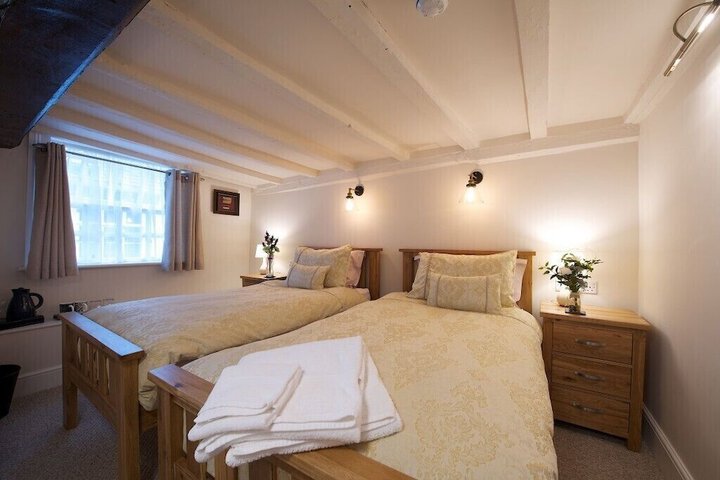 Room 13 of 26