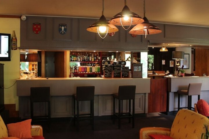 Lounge 31 of 42