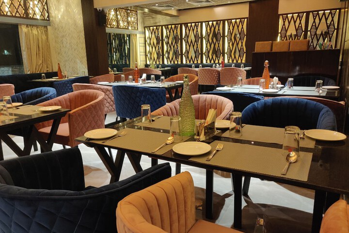 Dining 76 of 103