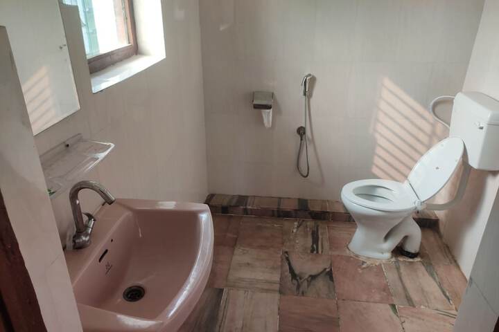Room 11 of 37