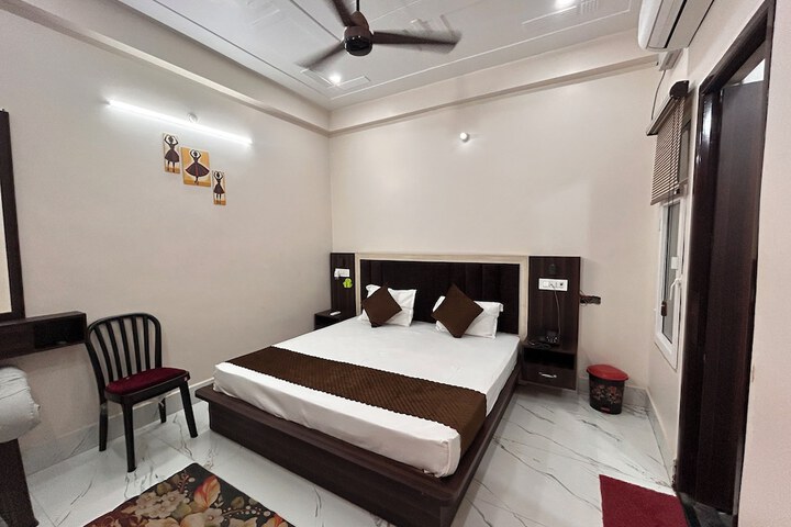 Room 2 of 7