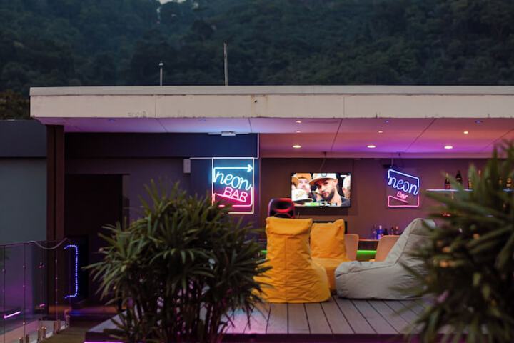 Lounge 141 of 183