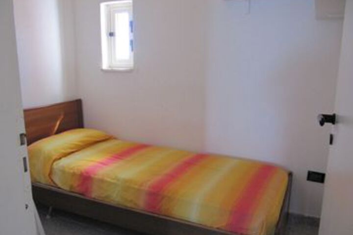 Room 11 of 18