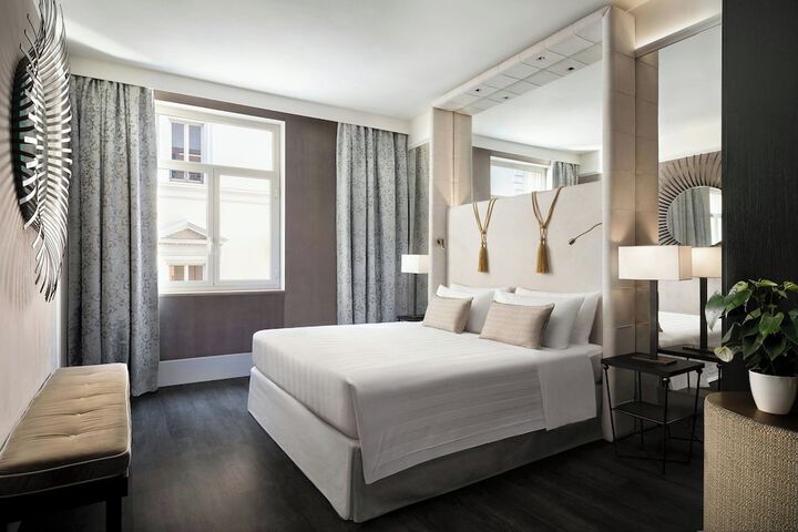 Room 52 of 113