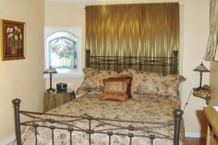 Room 4 of 13