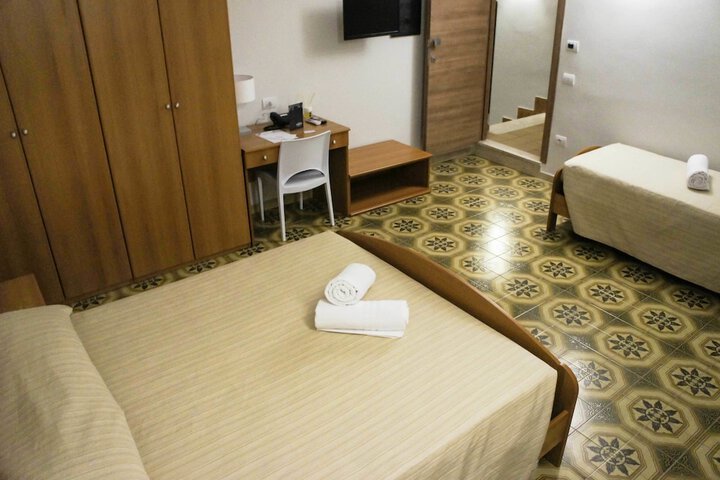 Room 8 of 71
