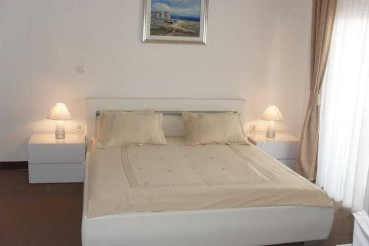 Room 3 of 58
