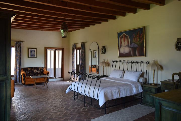 Room 4 of 33