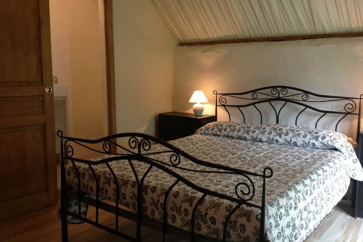 Room 4 of 10