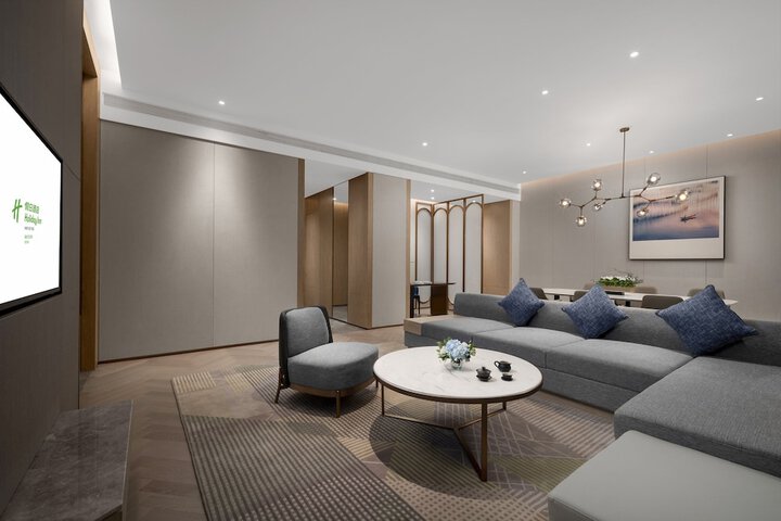 Room 10 of 43