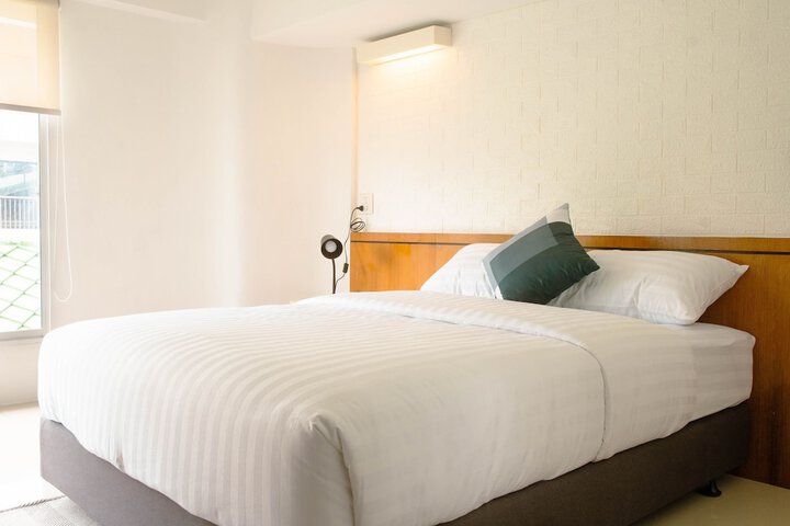 Room 4 of 9