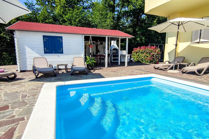 Pool 57 of 72