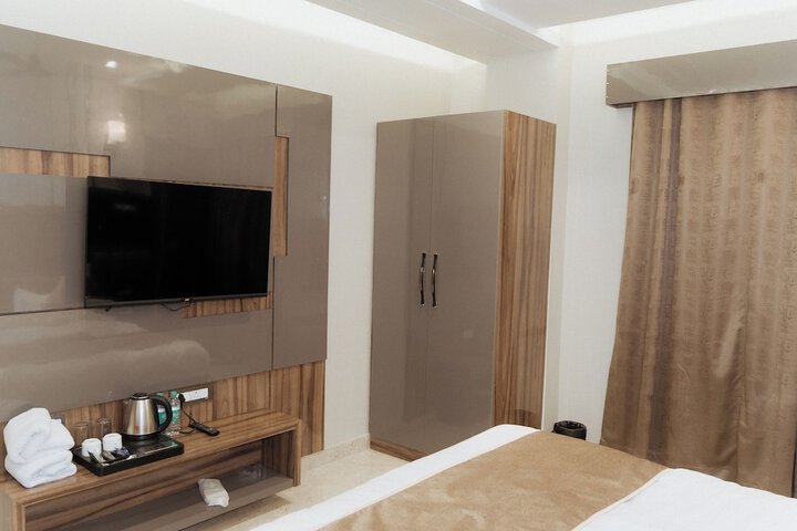 Room 7 of 14