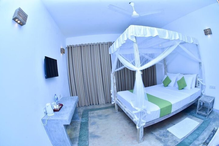 Room 4 of 38
