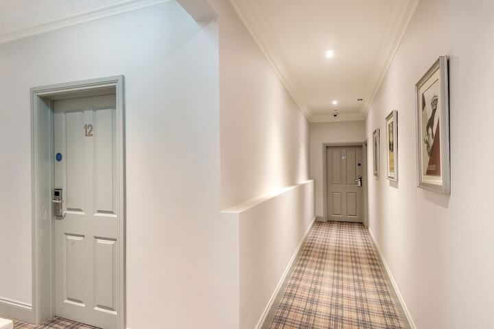 Ballroom/Hall 135 of 139