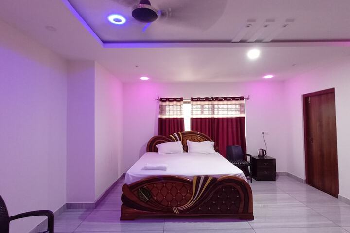Room 5 of 33