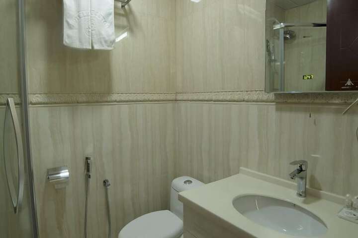 Room 10 of 21