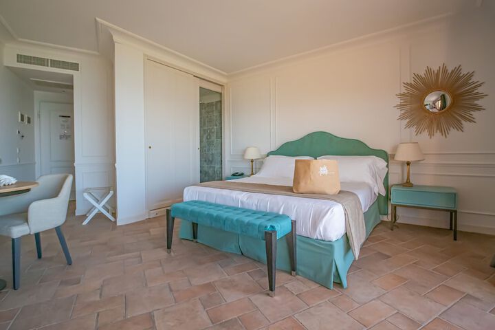 Room 3 of 87