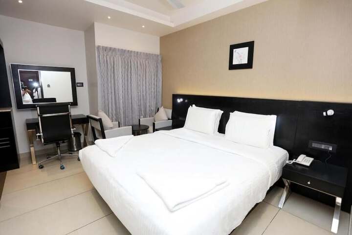 Room 11 of 25