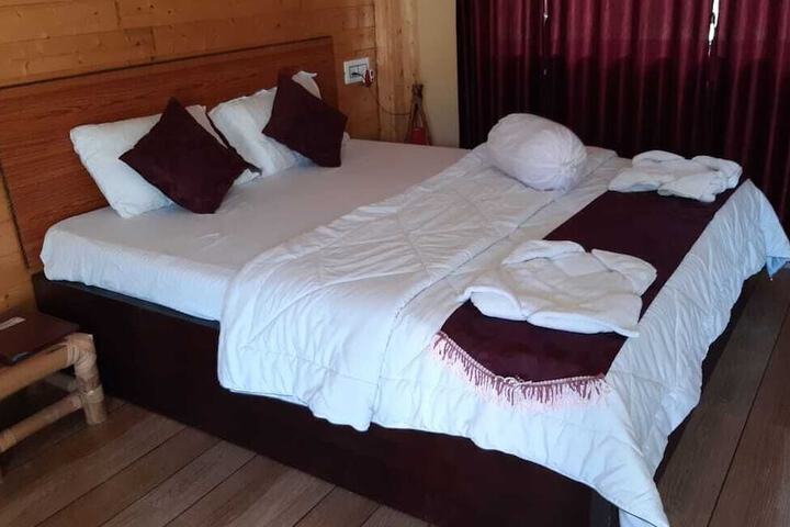 Room 2 of 16