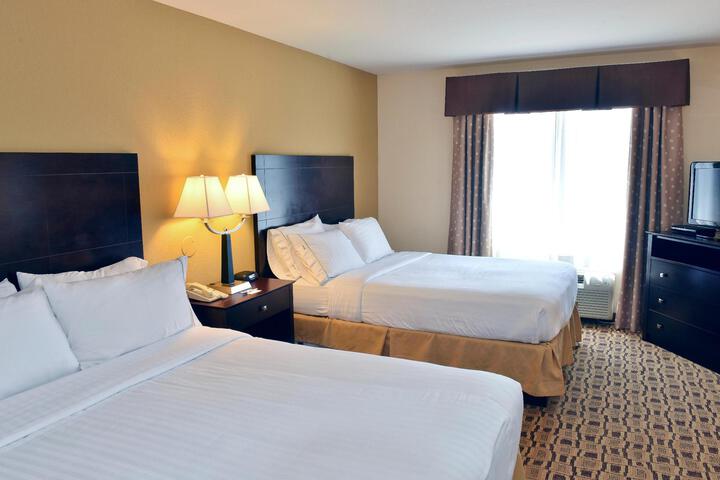 2 Queen Beds (4 of 4)