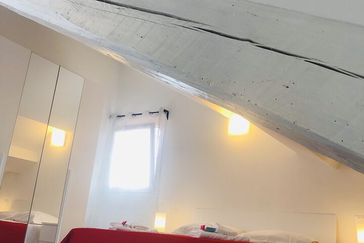 Room 16 of 32