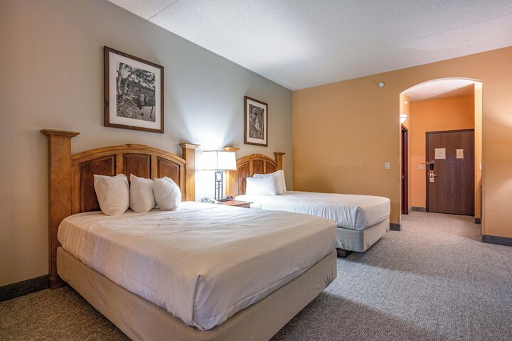 2 Queen Beds Mobility Accessible Villa Golf View (32 of 68)