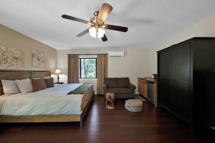 Room 50 of 172