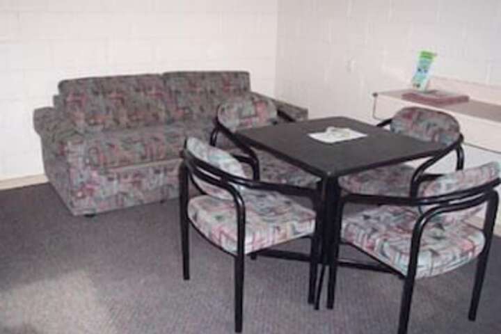 Room 10 of 18