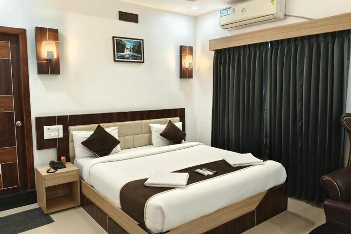 Hotel M S Pride
