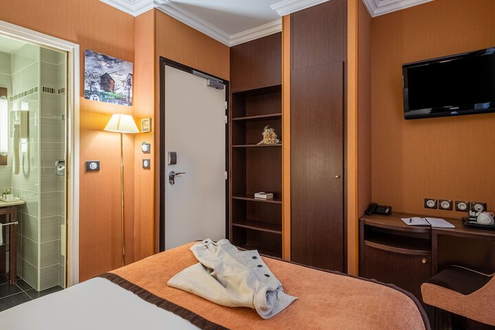 Room 28 of 86