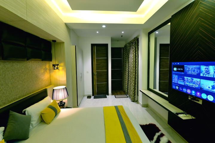 Room 30 of 48