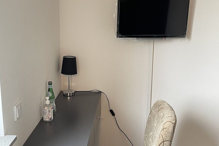 Room 10 of 34