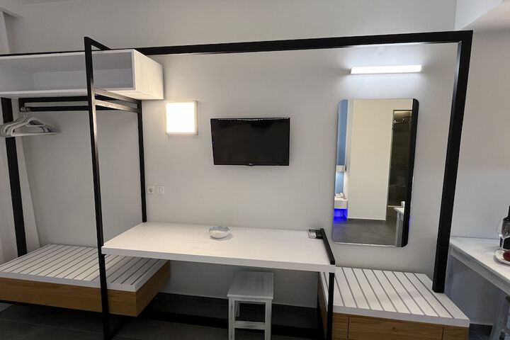 Room 58 of 172