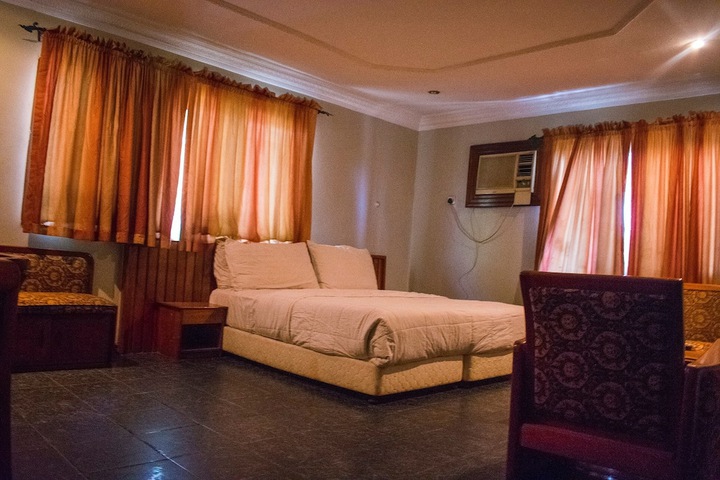 Room 21 of 38