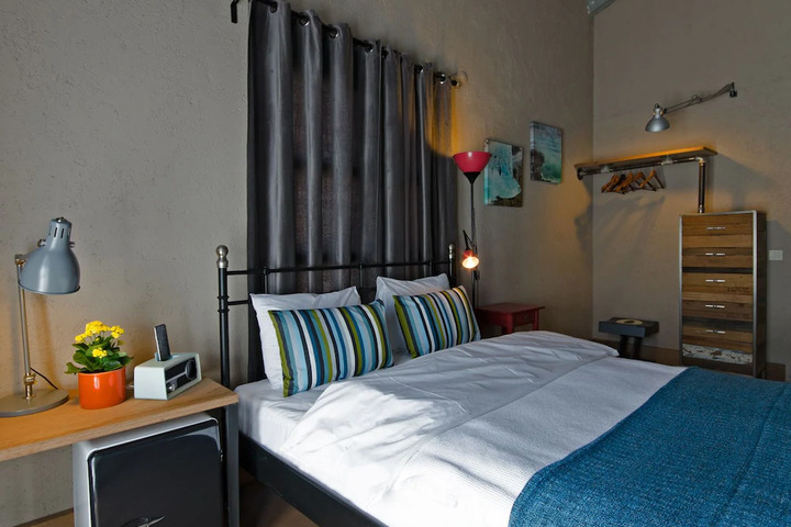 Room 5 of 7